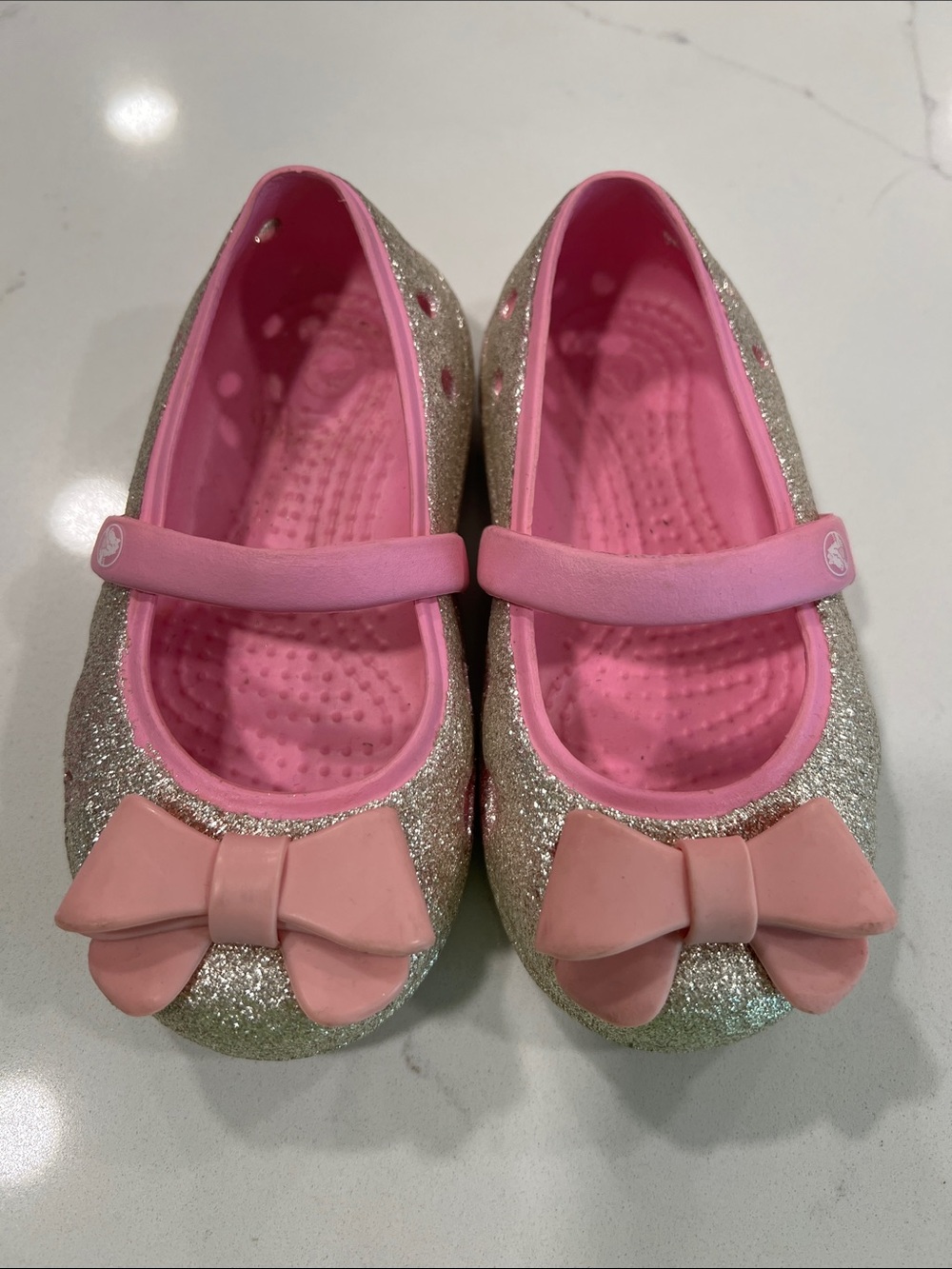 Crocs - 7, Girls Pink/Gold Glitter Mary Janes with Bow